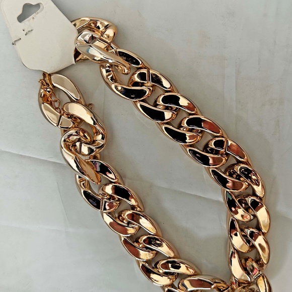 NECKLACE, LARGE GOLD LINKS, SHINY, PLASTIC, 14 INCHES, HAS EXTENDER CHAIN, TAG - Picture 1 of 1